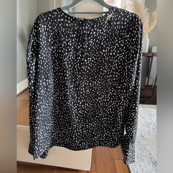 Banana Republic Black and White Patterned Blouse - Picture 2 of 3